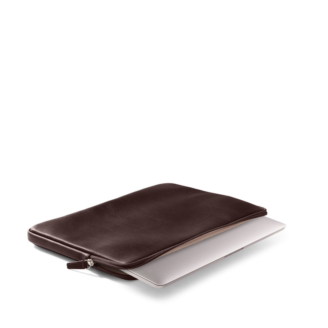 14-Inch-MacBook-Sleeve-Brown-044-340-1